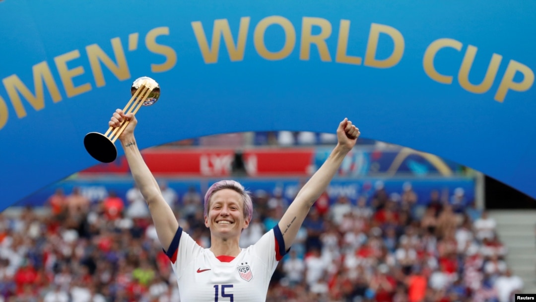 Megan Rapinoe des États-Unis célèbre la victoire de la Coupe du Monde, à Lyon en France, le 7 juillet 2019