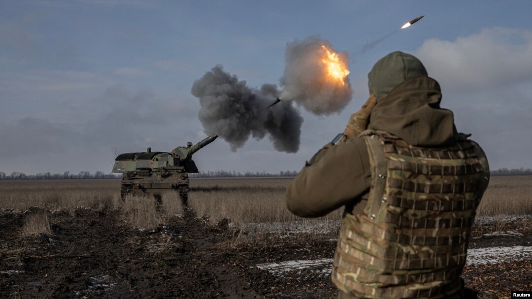 Украинските власти соопштија дека украинските копнени сили собориле руски борбен авион во близина на Бахмут и постигнале придобивки во северните делови на градот