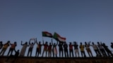 Sudanese protesters attend a demonstration in front of the defense ministry compound in Khartoum, May 6, 2019. 