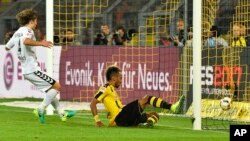  Pierre-Emerick Aubameyang marquant un but, Dortmund, Allemagne, le 23 septembre 2016. 