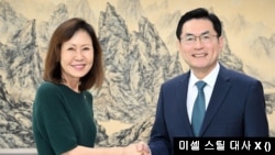 미셸 스틸 주한미국대사가 2일 한국의 북핵대표인 정연두 외교부 외교전략정보본부장을 만나 한반도 평화 안보에 대해 논의했다.