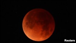 Eclipse lunar será el más largo del siglo XXI. La "luna de sangre" será visible en Asia, Europa, y algunas partes de Sudamérica. 