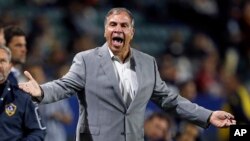 Bruce Arena renunció como entrenador de la selección masculina de fútbol de EE.UU., tras el fracaso en las eliminatorias para el Mundial Rusia 2018.
