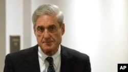 El exdirector del FBI Robert Mueller quien investiga la interferencia rusa en las elecciones de 2016, tras una reunión a puerta cerrada en el Congreso, el miércoles 21 de junio de 2017 en Washington. (AP Photo / Andrew Harnik)