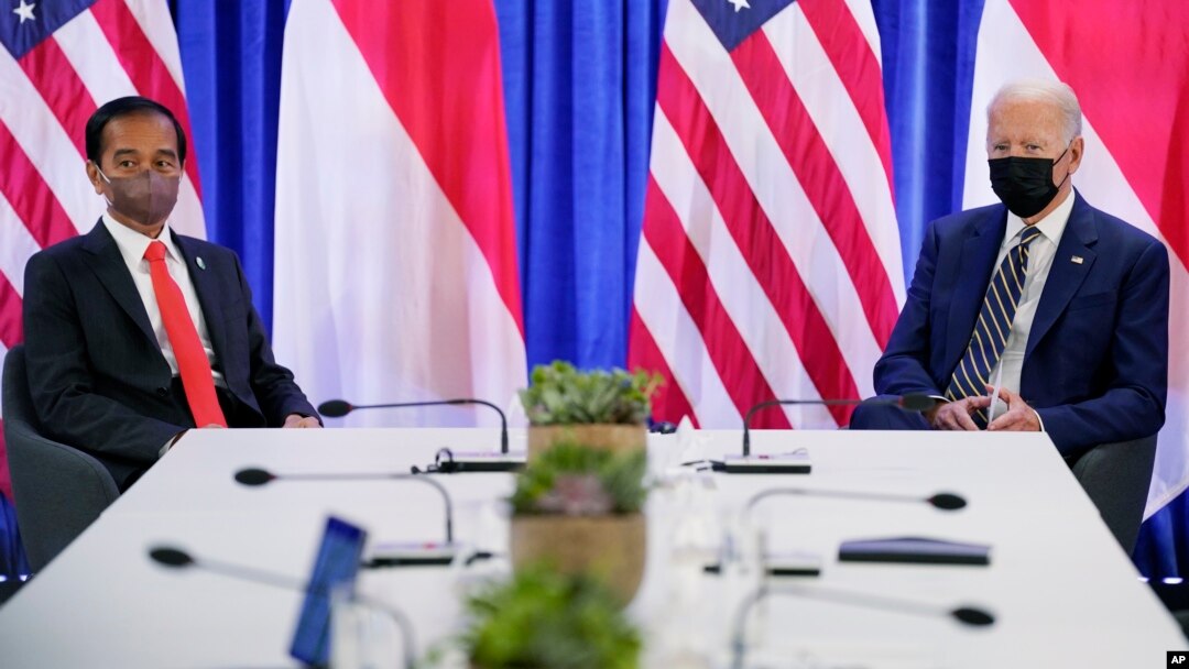 Presiden RI Joko Widodo melakukan pertemuan bilateral dengan Presiden AS Joe Biden di Edinburgh, Skotlandia, Senin (1/11). 