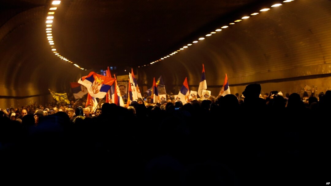 Novi protest "Jedan od pet miliona" u Beogradu. Kolona prolazi kroz Terazijski tunel, 23. februara 2018.