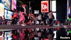 Las esposas de Enrique VIII regresan a Washington