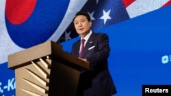 2023年4月25日，韩国总统尹锡悦在美国首都华盛顿美国商会向美韩商业委员会发表讲话。