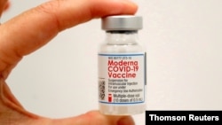 Moderna menyatakan vaksin COVID-19 nya 93% efektif enam bulan setelah dosis kedua. 
