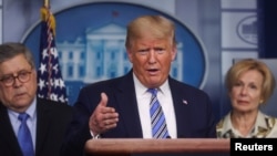 23일 도널드 트럼프 미국 대통령이 23일 백악관에서 신종 코로나바이러스 사태 관련 기자회견을 열었다.