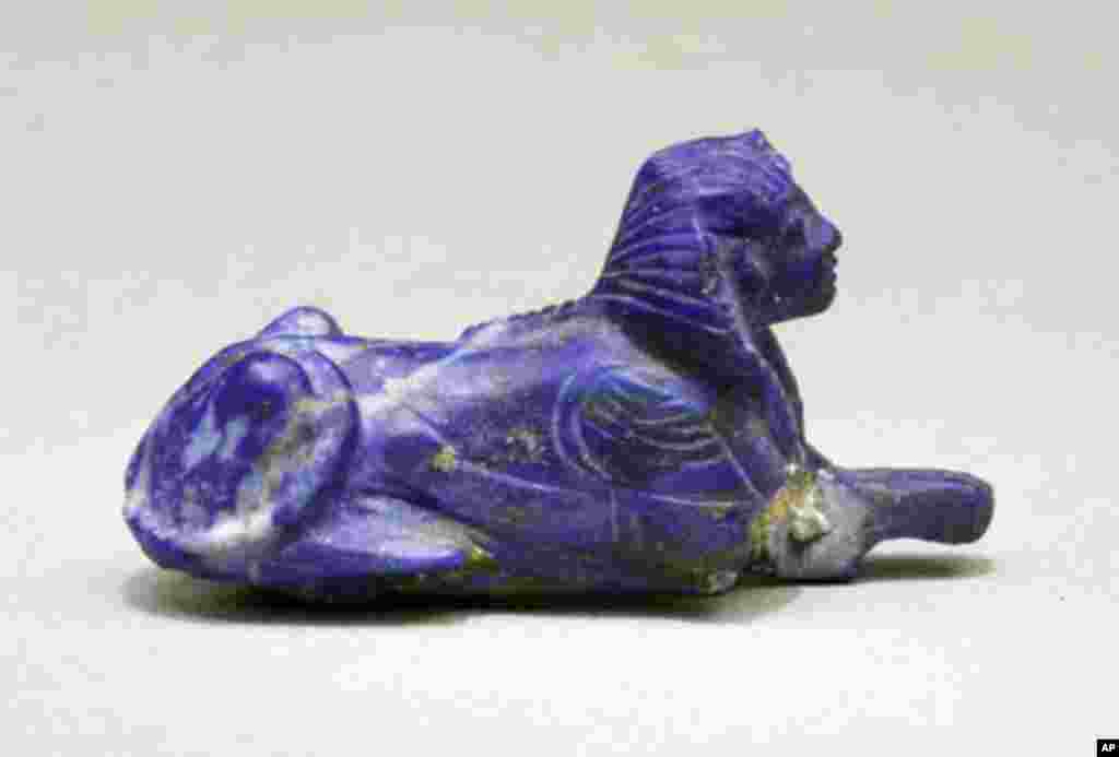 Lapis lazuli bracelet inlay in the form of a sphinx