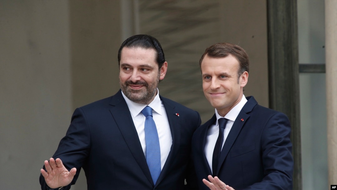 Presiden Perancis Emmanuel Macron (kanan) bersama PM Lebanon Saad Hariri di Istana Elysee, Paris, 18 November 2017.