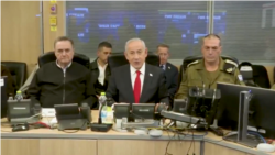 بنیامین نتانیاهو، نخست وزیر اسرائیل در کنار وزیر دفاع و فرمانده ارشد نظامی این کشور