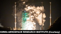 지난해 11월 한국 나로우주센터에서 한국형 우주 발사체 누리호가 발사되고 있다.