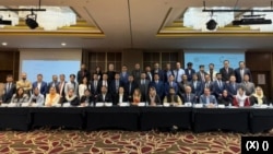 عکس گروهی شرکت کنندگان نشست پروسهٔ انتالیا