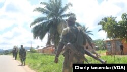 Des soldats congolais patrouillent à Beni.