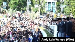 Antusiasme Warga Padang Sholat Ied 1437H Bersama Presiden Jokowi (foto: A. Lala/VOA)