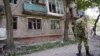 Три школьника погибли на востоке Украины, подорвавшись на мине 
