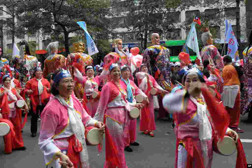 国民党1月8号在台北举行“为台湾赞出来”大游行(美国之音赵婉成拍摄)