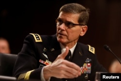 ນາຍພົນ Joseph Votel ຜູ້ບັນຊາການ Centcom ຂອງສະຫະລັດ ໃຫ້ການຕໍ່ ຄະນະກຳມະການກອງທັບ ຂອງສະພາຕ່ຳ ທີ່ວໍຊີງຕັນ, 9 ມີນາ, 2017.