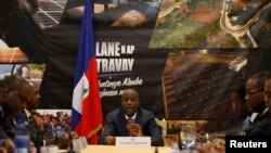Prezidan Jovenel Moise ak manm kabinè ministeryèl li a pandan yon konsèy dè minis nan Palè Nasyonal. 21 mas 2019. REUTERS/Andres Martinez Casares - RC1BA08CB400