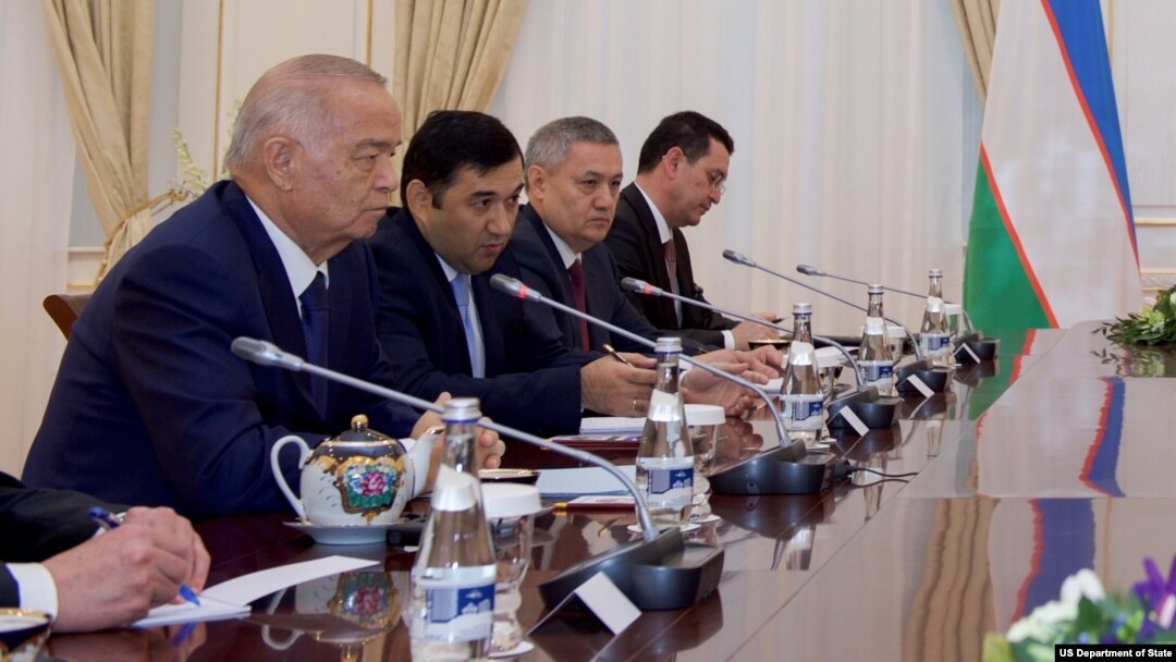 Vaziyatni yaqindan kuzatib turgan fuqarolar esa bugungi O’zbekiston yakkahokimlikka asoslangan, buyruqboz va huquqbuzar bir tuzum ostida ekanini uqtiradi.