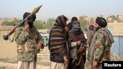 طالبان یک ماه پیش شهر کندز را تصرف کردند و امروز ولسوالی مرزی درقد ولایت تخار را تصرف کردند.