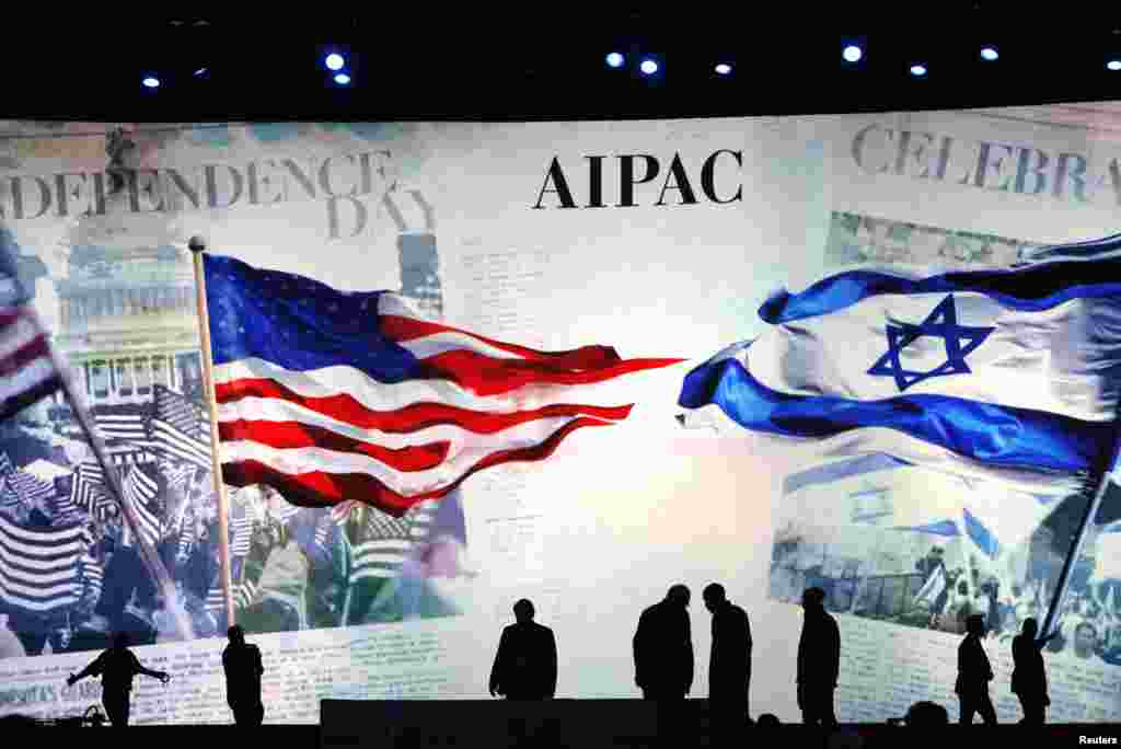 Workers prepare the stage at the American Israel Public Affairs Committee (AIPAC) policy conference in Washington, March 2, 2015.