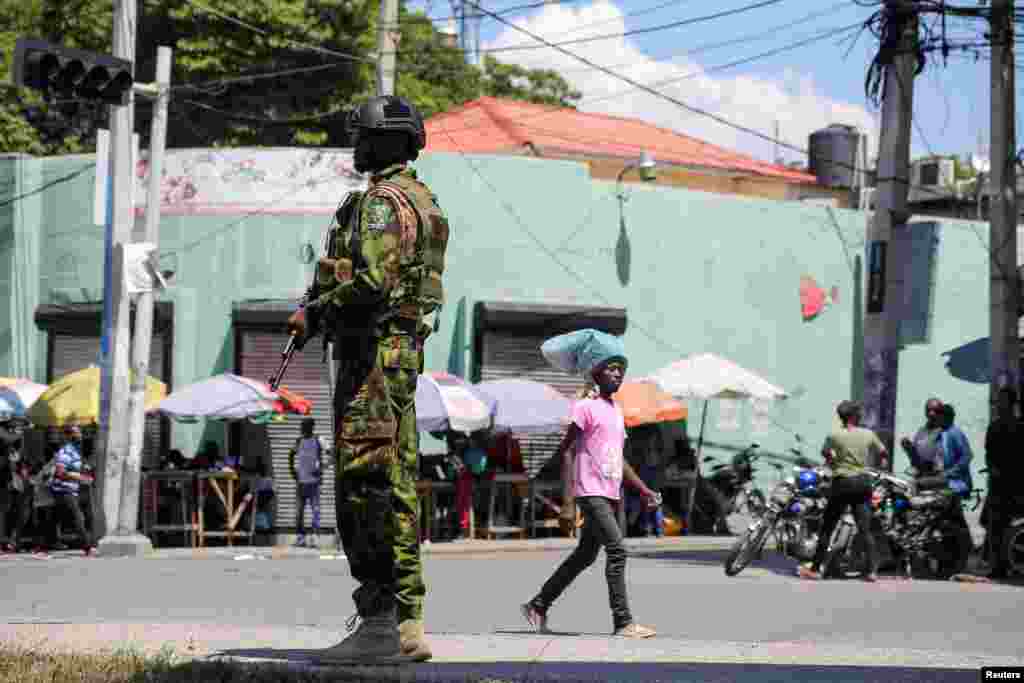 Un comunicado del gobierno dijo que movilizaría fuerzas para rastrear y &quot;aniquilar&quot; a los responsables, incluido el líder de la banda Wharf Jeremie, Monel &quot;Mikano&quot; Felix, a quien acusó de planificar el ataque.