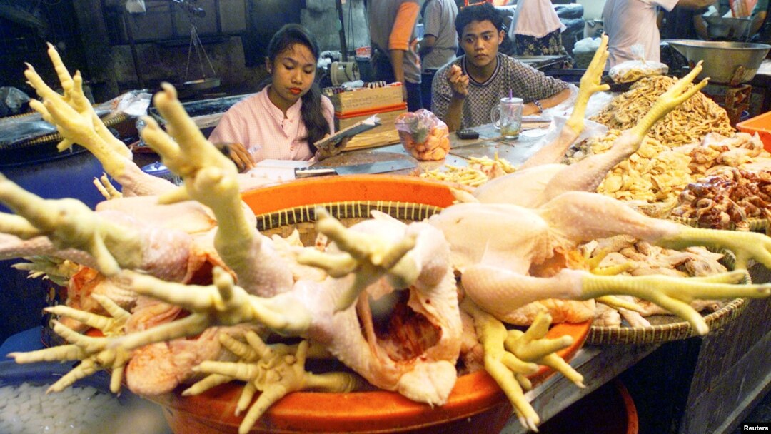 El pollo, la carne roja, algunas verduras y frutas, son productos que han incrementado su precio en Irán tras las sanciones de occidente.
