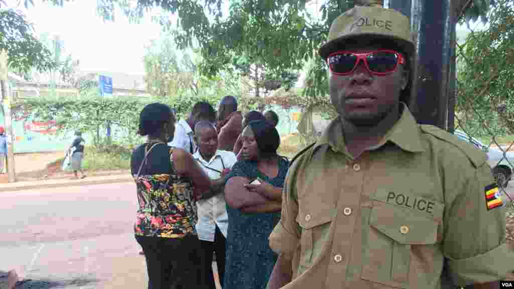 FILE - Poll workers preparing for voters to come inside at Mulago polling station in Kampala, Uganda, Feb. 18, 2016. (J. Craig/VOA)