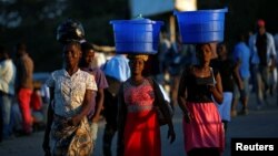 Des femmes dans un marché de Blantyre au Malawi le 10 juillet 2017.