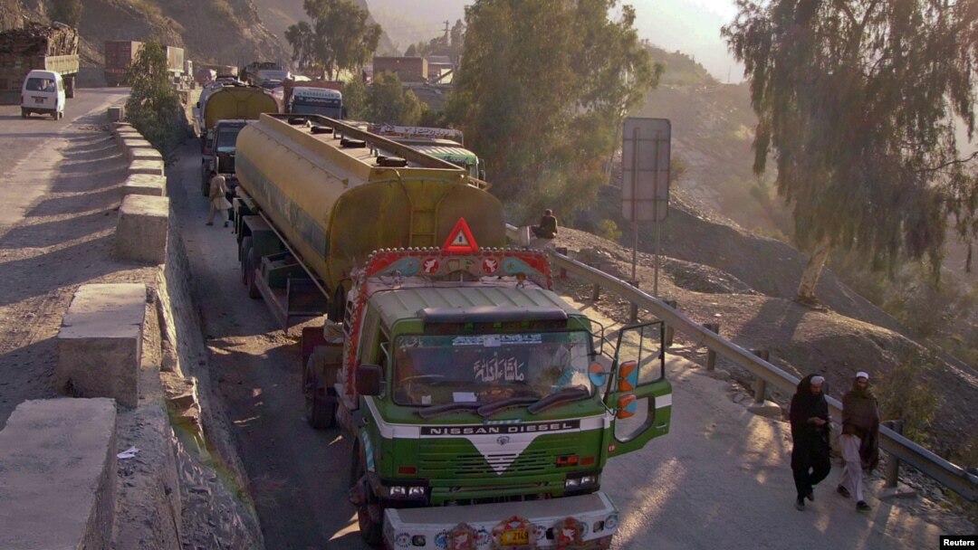 نیٹو کے ٹینکرز طورخم کی سرحد پر 