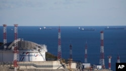 Танкеры в Новороссийске, одном из крупнейших портов по перевалке нефти и нефтепродуктов на юге России, 11 октября 2022 года 