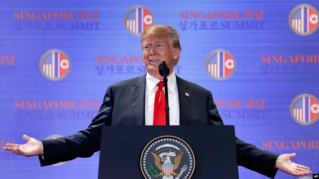 Tổng thống Mỹ Donald Trump tại họp báo sau cuộc gặp thượng đỉnh lịch sử với lãnh tụ Triều Tiên, 12/6/2018