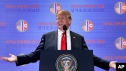 Tổng thống Mỹ Donald Trump tại họp báo sau cuộc gặp thượng đỉnh lịch sử với lãnh tụ Triều Tiên, 12/6/2018