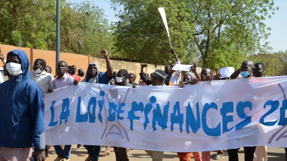 Au Moins Un Mort Dans Une Manifestation A Niamey