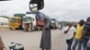ARCHIVES - Des camions à l'arrêt à la douane de Noé, une ville frontalière entre la Côte d'Ivoire et le Ghana où les résidents n'ont pas pu traverser en raison de la pandémie de COVID-19, le 22 septembre 2021.