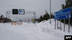 폐쇄된 핀란드 비홀라흐티의 러시아 접경 발리마 검문소 주변에 지난달 눈이 쌓여 있다. (자료사진)