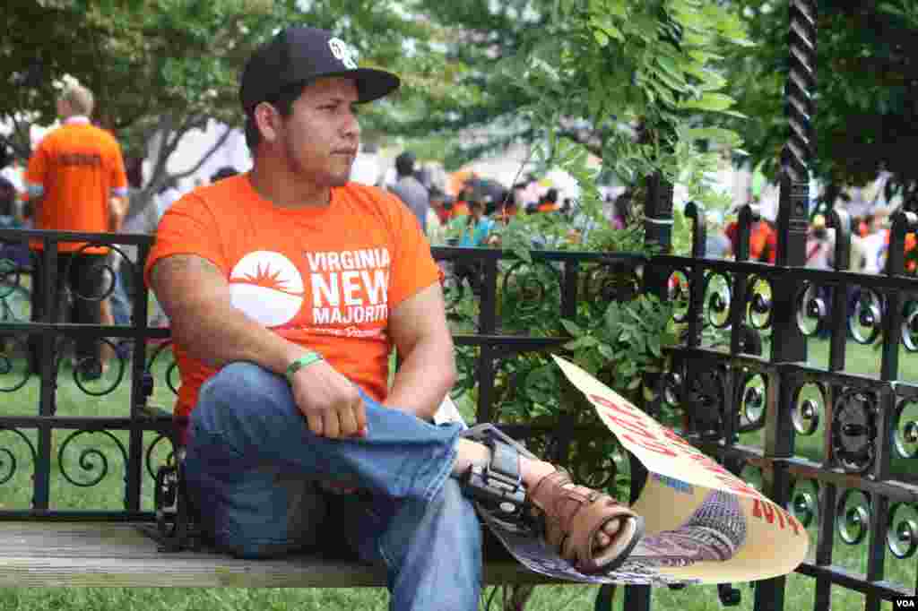 Las historias como la de Brian Rossell, afectado por una inminente deportación y separación de su familia, fueron parte de la marcha.