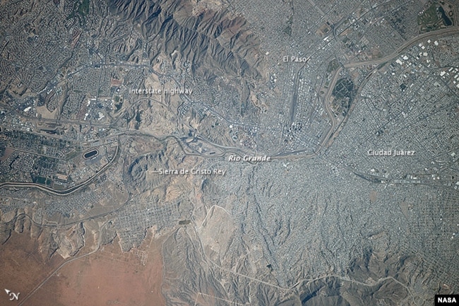 تصویر ماهواره‌ای رود ریوگرانده که دو شهر ال پاسو و هوارز را از هم جدا می کند Photo: NASA