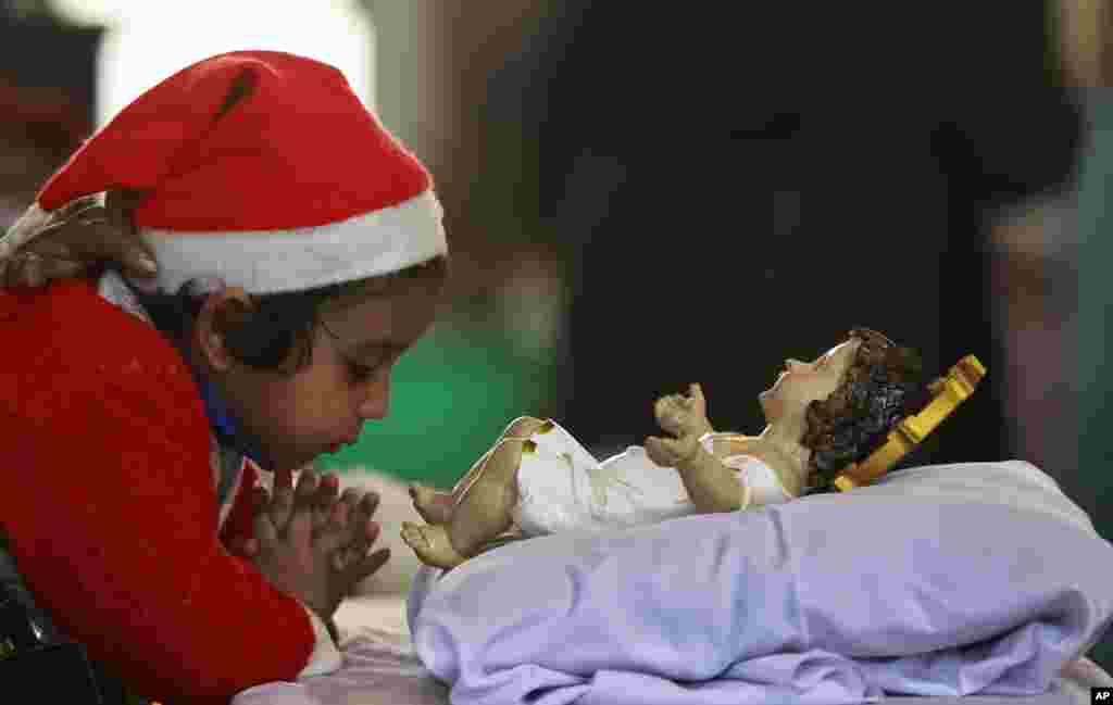 A girl prays at Saint Mary&#39;s Garrison Church in Jammu, India, Dec. 25, 2016.&nbsp;Though the Hindus and Muslims comprise majority of the population in India, Christmas is a national holiday celebrated with much fanfare.