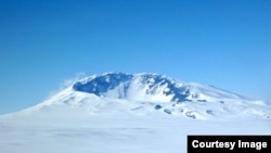 Mount Sidley, in Marie Byrd Land, is the last volcano that rises above the surface of the ice. Seismologists has detected new volcanic activity under the ice about 60 kilometers away. (Washington University)