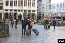 Some newly arriving tourists on Wednesday, Nov. 25, 2015, said they had planned their trips before the terrorist threat in Brussels and even as they take in the beauty of the city, they are unsure if they should have come. (Heather Murdock/VOA)