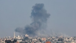 Smoke rises following Israeli strikes in Khan Yunis in the southern Gaza Strip, on December 4, 2023, amid ongoing fighting between Israel and the Palestinian group Hamas.