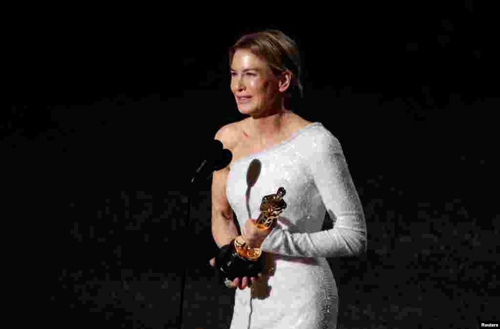 Renee Zellweger accepts the Oscar for Best Actress for &quot;Judy&quot; at the 92nd Academy Awards in Los Angeles, Calif., Feb. 9, 2020. 
