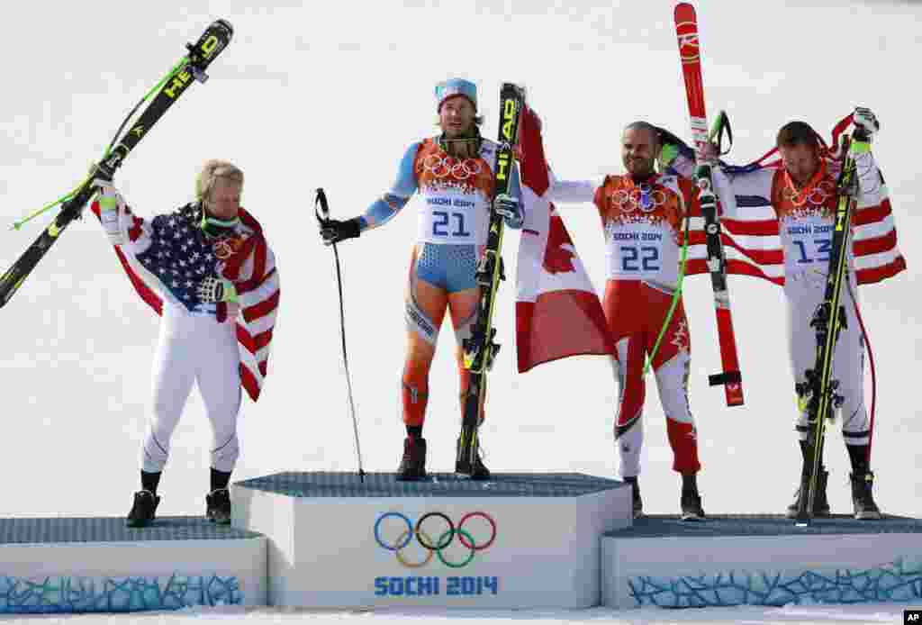 Men&#39;s super-G medalists from left, United States&#39; Andrew Weibrecht (silver), Norway&#39;s Kjetil Jansrud (gold), Canada&#39;s Jan Hudec (bronze) and United States&#39; Bode Miller (bronze) pose for photographers on the podium, Krasnaya Polyana, Russia, Feb. 16, 2014. 