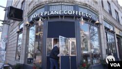 Paper Plane Coffee Company (Johny Fernandez/VOA)