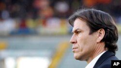 Le nouvel entraîneur de Marseille, Rudi Garcia lors d’un match de football de l’AS Roma qu’il dirigeait alors contre Chievo au stade Bentegodi à Vérone, Italie, le 6 janvier 2016. 