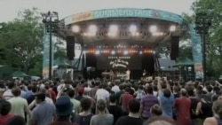 Stevie Wonder Plays Free Surprise Concerts